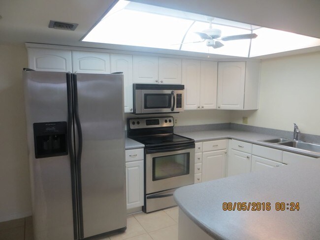 Foto del edificio - 220 Belleview Blvd