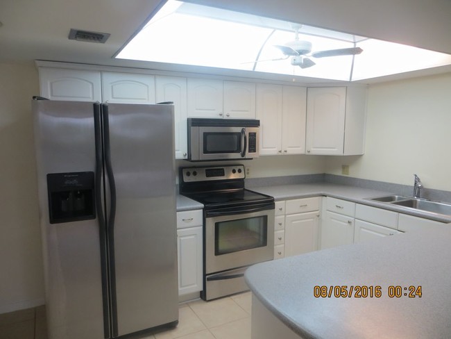 Building Photo - 220 Belleview Blvd