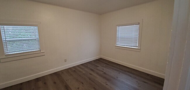 Building Photo - Adorable 1 bed/1 bath home.