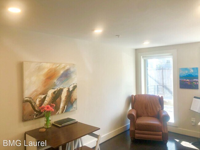 Building Photo - 1 br, 1.5 bath House - 1331 K St SE Unit 103