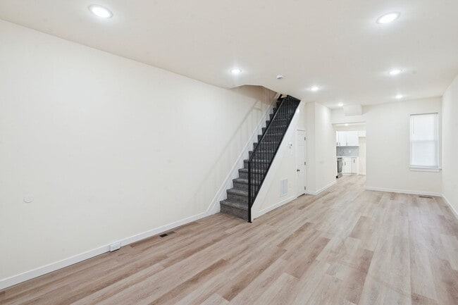 Building Photo - 1828 E Pacific St