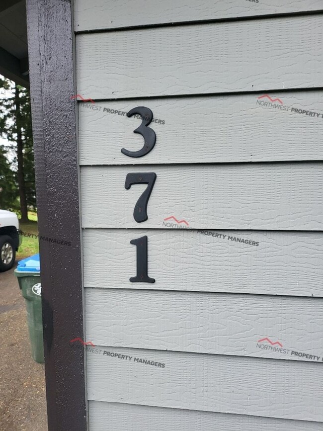 Building Photo - STATUS: *PENDING APPLICATION*  | R320 | $1895