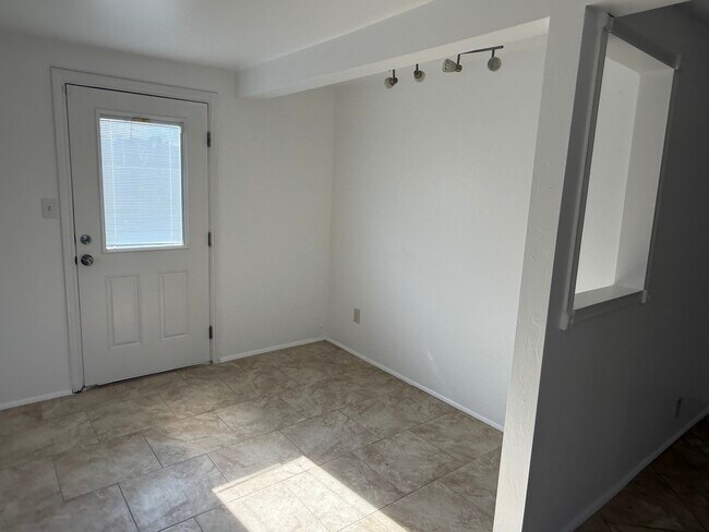 Foto del edificio - 7234 E Beverly Dr