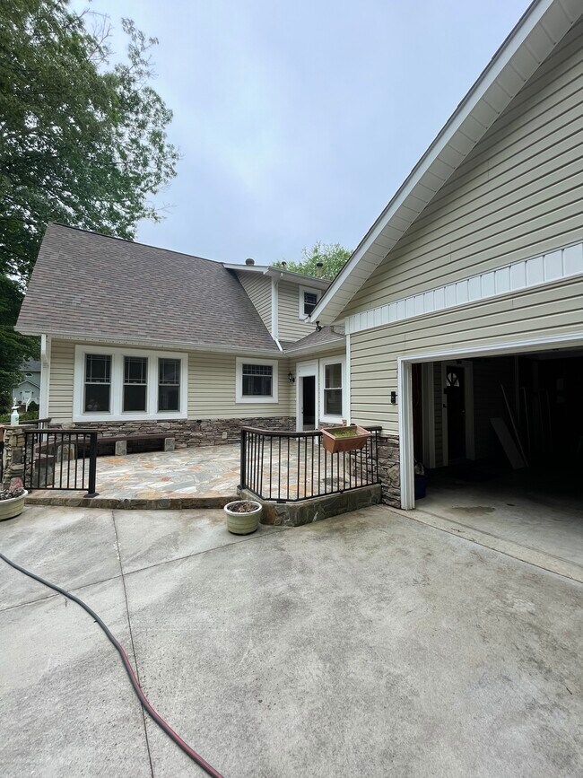 1003 Charlesmont Ct, Lenoir, NC 28645 House Rental in Lenoir, NC