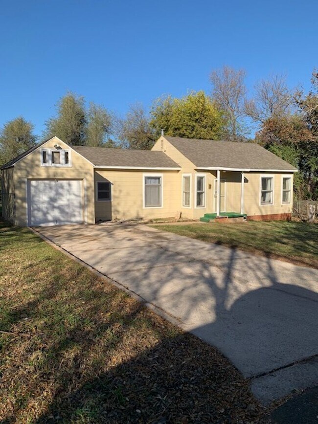 Building Photo - Charming 2 Bedroom Home in the Heart of Ok...