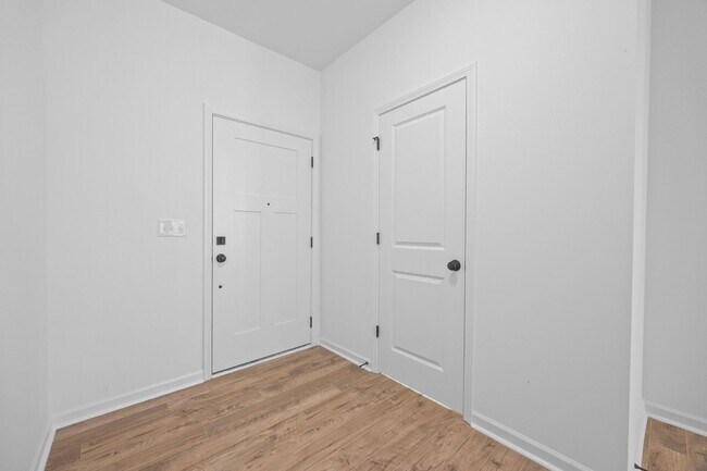 Foto del edificio - Stunning 3-bed, 2.5 bath townhome in Penley Place of Clover!