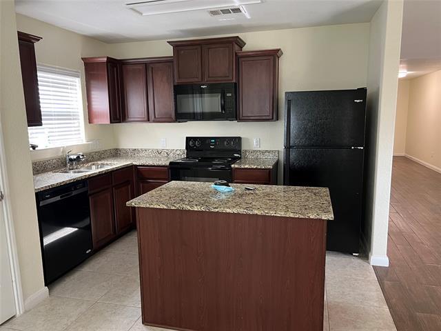 Building Photo - 1331 Tamarack Dr