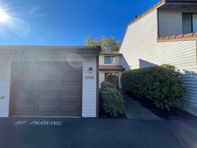 2Bd/2Ba Unit Located in a Lovely Private Neighborhood in Happy Valley ~ Detached Garage, Washer &... - 2Bd/2Ba Unit Located in a Lovely Private Neighborhood in Happy Valley ~ Detached Garage, Washer &... House