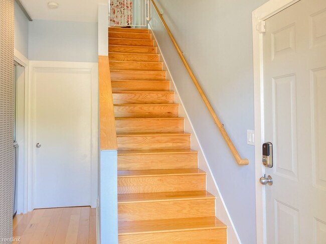 Foto del edificio - 3 br, 3 bath Duplex - 5412 McCandless St A A
