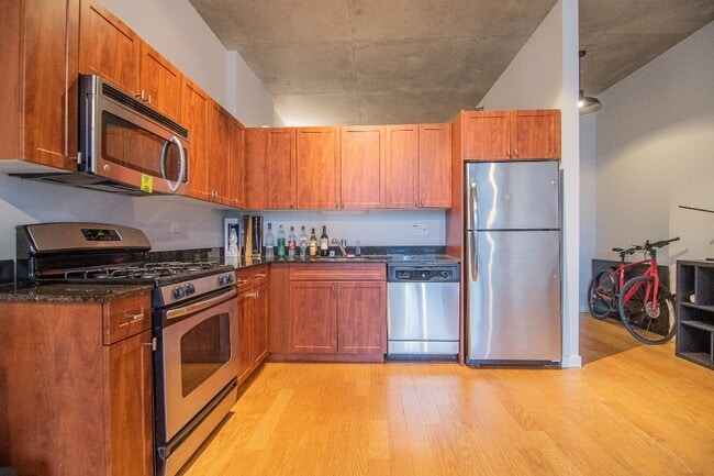 Foto del edificio - 5/1 Start! Pet Friendly! 1bd/1bth with Bal...