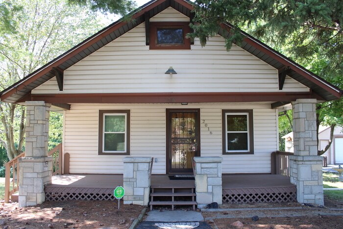 Primary Photo - Move in Special - 3bed 2 bath in KCK off T...