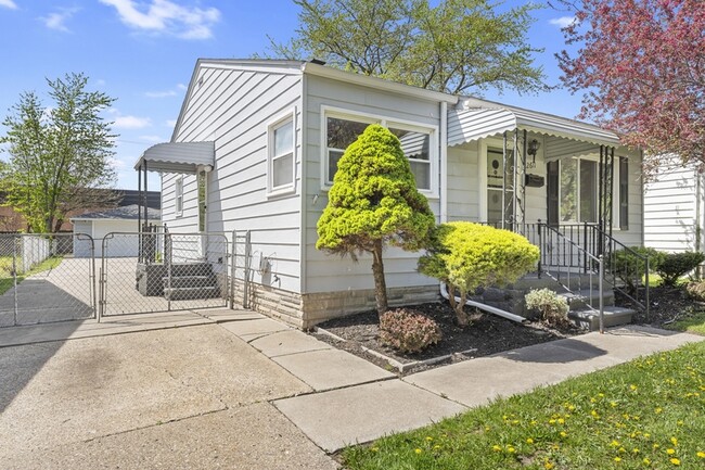 Foto del edificio - 22611 Hillock Ave