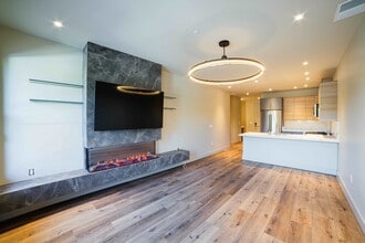 Building Photo - 1026 Oak St