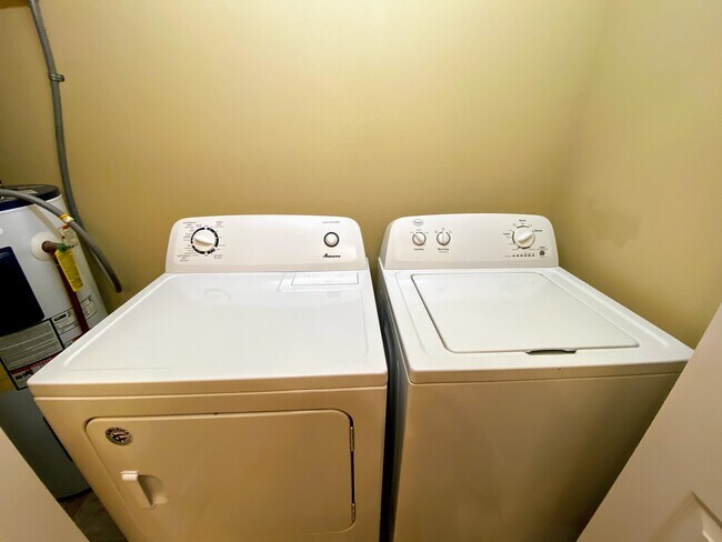 Foto del edificio - 2000 Meadow Ct