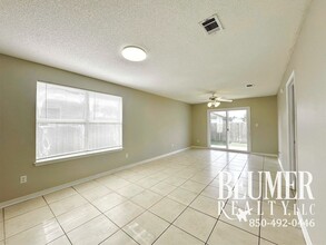 Building Photo - 1097 Antigua Cir