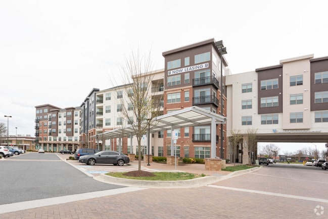 Building Photo - Welcome to Vista Wilde Lake!