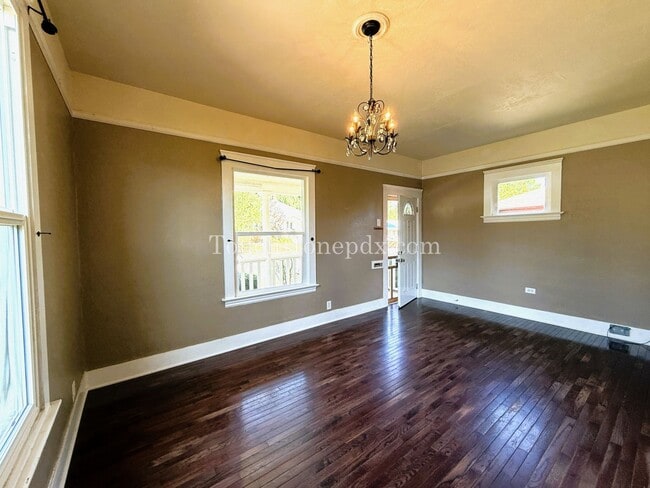 Building Photo - Contemporary 2 BD | 1 BA Home w/ Private B...