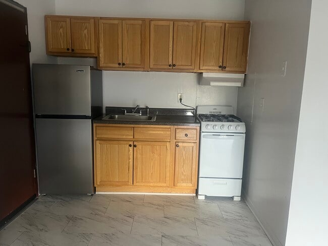 Building Photo - 516 Stuyvesant Ave