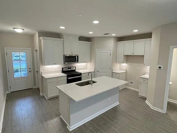 Foto del edificio - 270 Brandon Lakes Dr