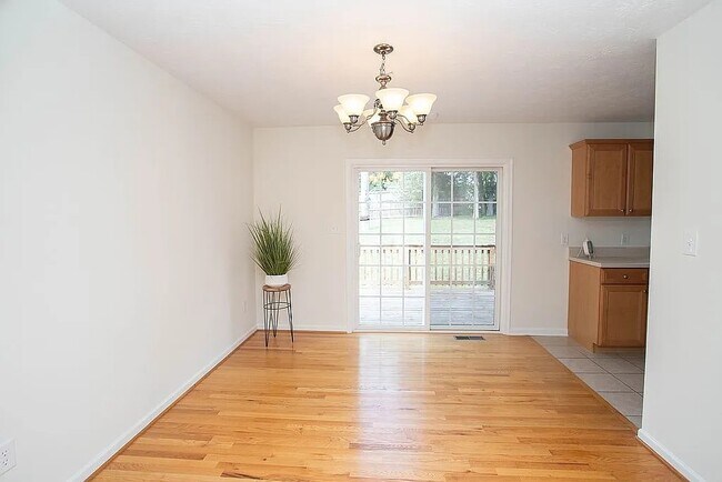 Foto del edificio - 96 Laurel Wood Dr