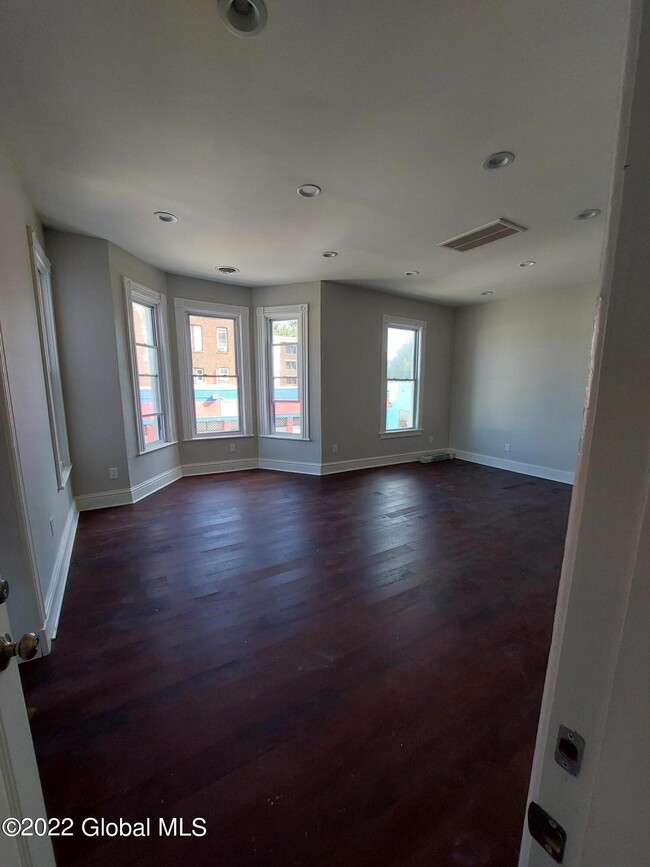 Building Photo - 776 State St