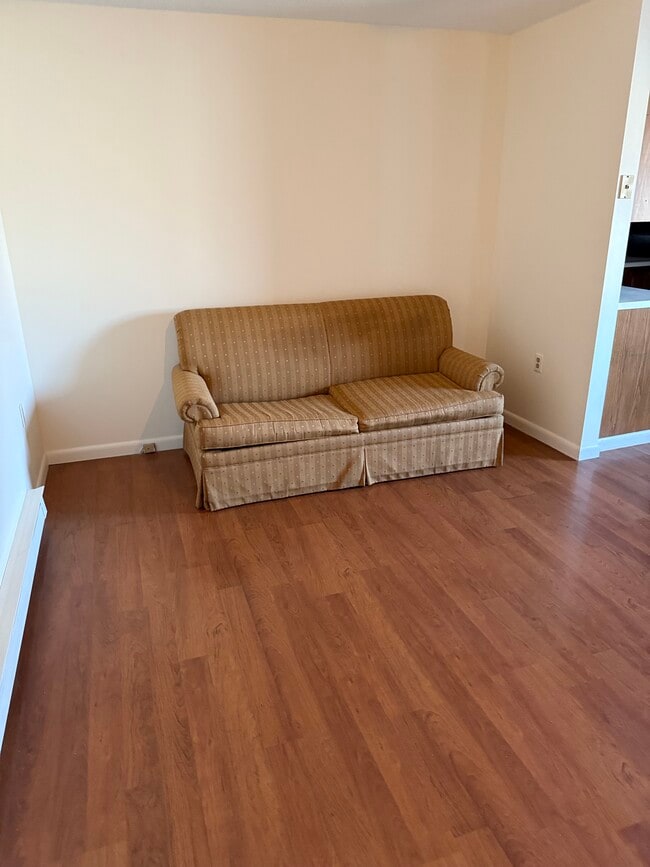 Living Area - 926 Washington Blvd