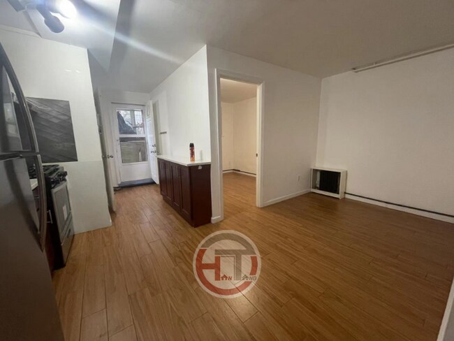 Foto del edificio - 2447 Fish Ave