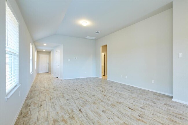 Building Photo - 303 Trailside Ln