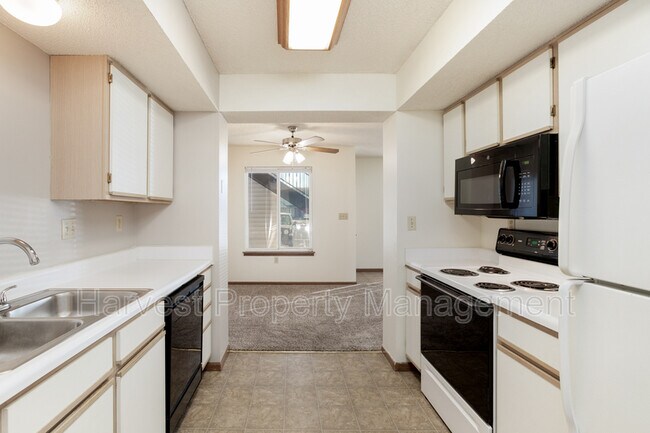 Building Photo - 340 E Rock Rd Ct