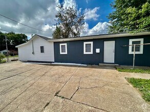 Building Photo - 1321 E Oregon St