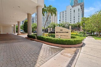 Building Photo - 2475 Brickell Ave