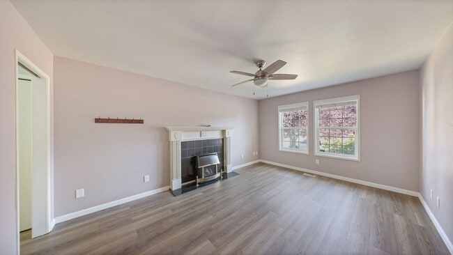 Building Photo - 4 Bed 3 Bath - 2 Living Rooms - Office Area - Pet Friendly - NAS Whidbey