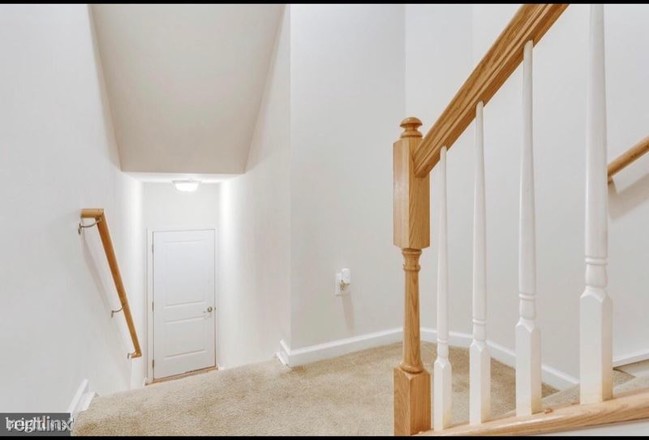 Foto del edificio - 2 br, 2 bath Townhome - 5618 Virginia Lane