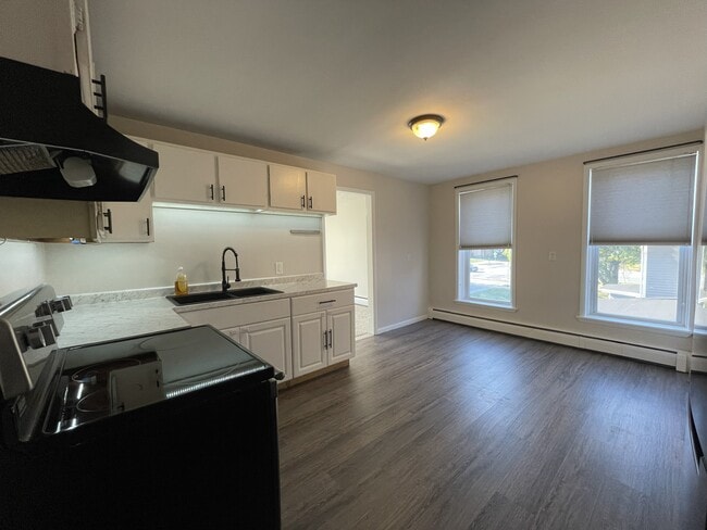 Building Photo - 4359 Lake Ave