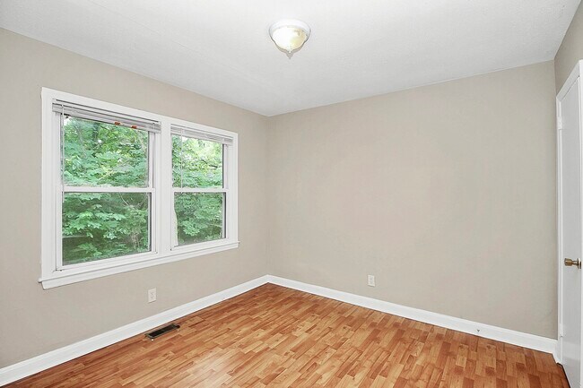 Building Photo - 2401 Celia Ave