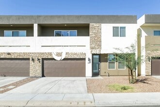 Building Photo - 2000 N 36th St Building Photo - 2000 N 36th St