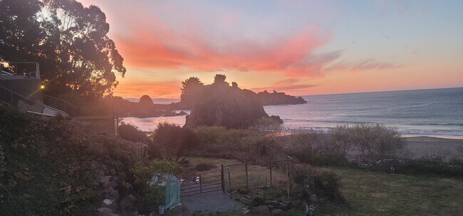 Acceso a la playa de Mills Beach - 1047 Wharf St