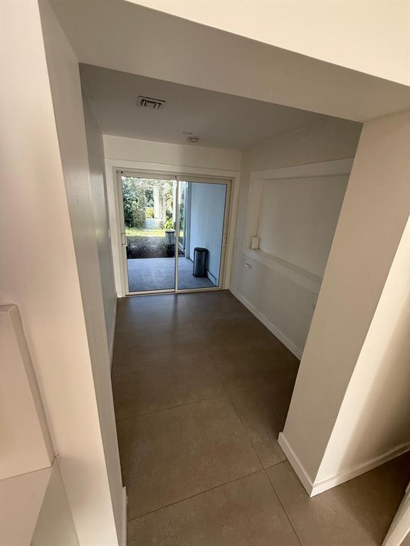 Foto del edificio - 6891 Scott St