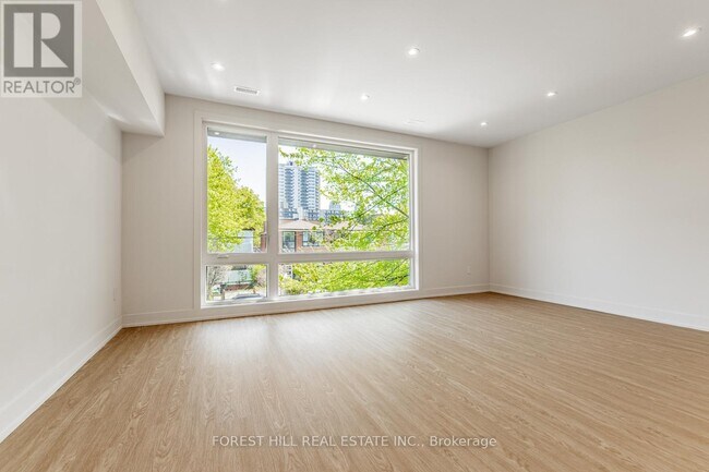 Building Photo - 124 Kenwood Ave