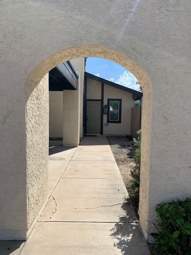 Building Photo - 3 bedroom 2 bath