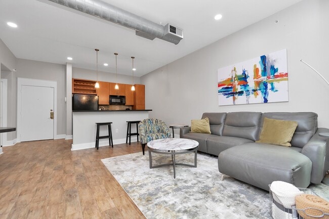 Building Photo - 1901 Post Oak Blvd