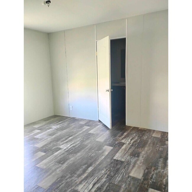 Foto del edificio - 1520 Thomas Dr