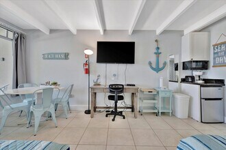 Building Photo - 611 Destiny Dr