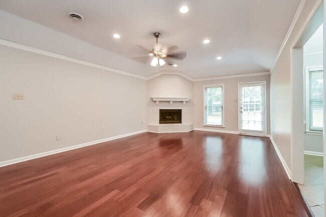Foto del edificio - 7585 Shelby Cross Cir