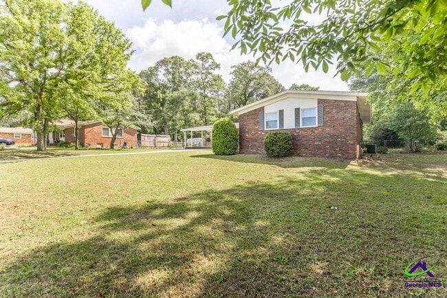 Building Photo - 206 Forest Hill Dr