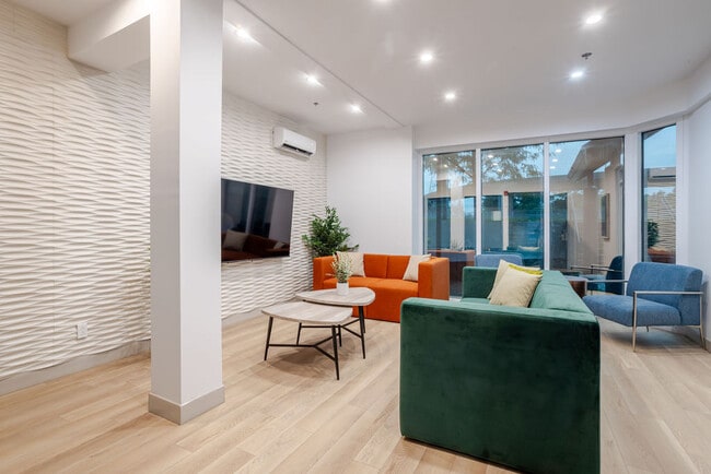 Building Photo - Utopia