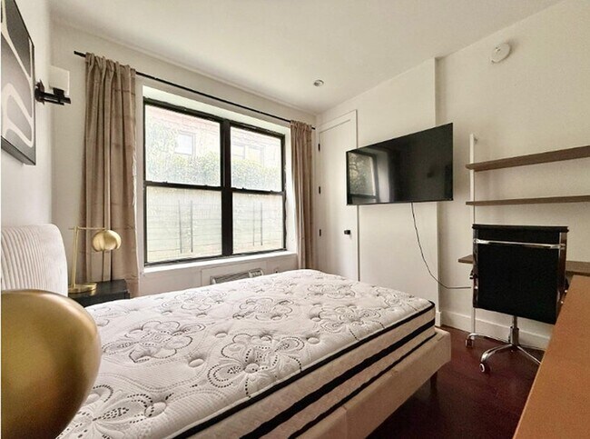 Building Photo - Nice room in a good neighborhood