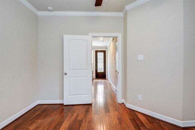Foto del edificio - 1423 Upland Orchard Dr