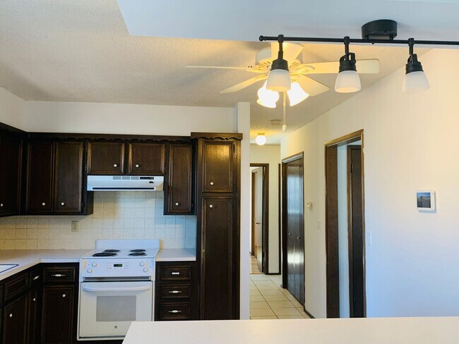 Foto del edificio - East side home on a Quiet Cul-de-sac