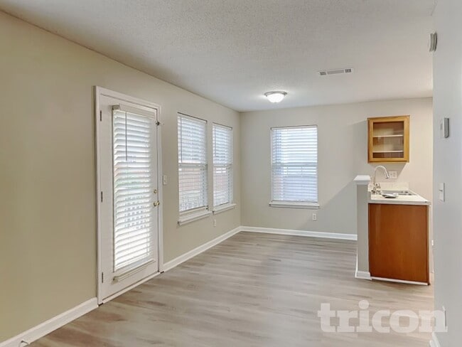 Foto del edificio - 3740 Longview Dr